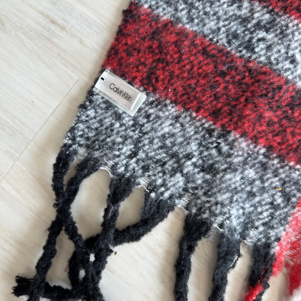 NWT Calvin Klein Tartan Wool Throw - Black, Red, White - Picture 2 of 4